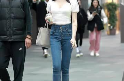 小姐姐穿着短袖,短袖小姐姐魅力绽放